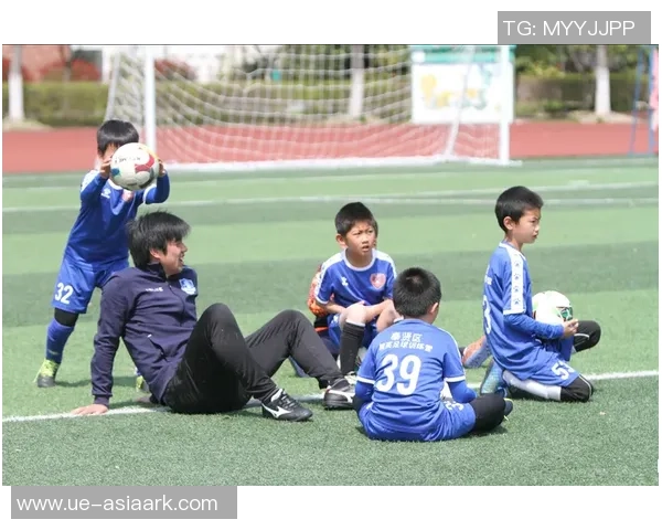 校园足球明星系列探索青少年足球梦想与成长之路的精彩篇章 校园足球明星系列探索青少年足球梦想与成长之路的精彩篇章